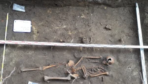 W czasie prac ciepłowniczych prowadzonych w Krakowie od ulicy Sereno Fenn'a przez Krowoderską, Słowiańską aż do ulicy Pędzichów archeolodzy dokonali niezwykłych odkryć 