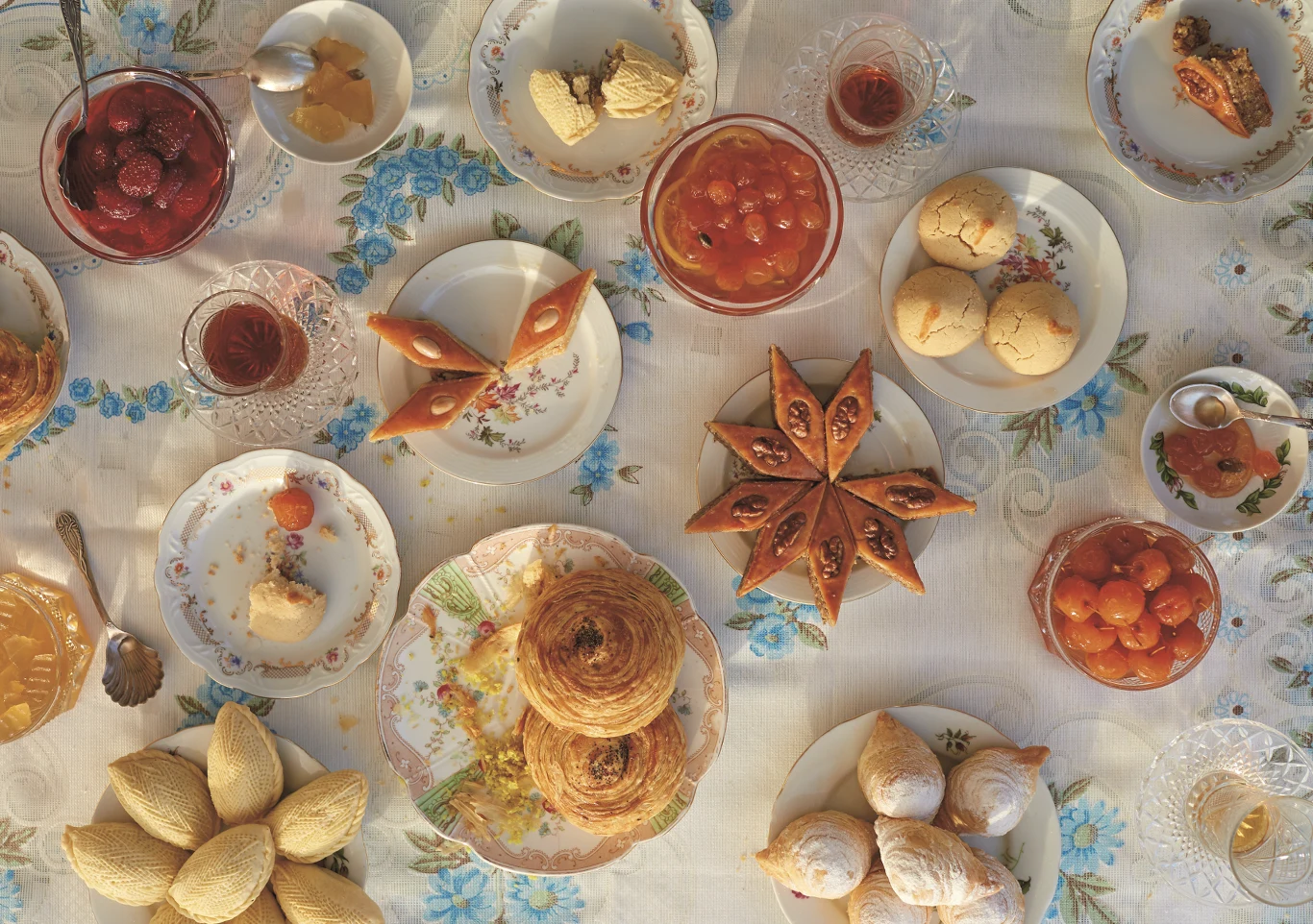 Gruzińskie słodkości (zdjęcie pochodzi z książki "Kaukasis")