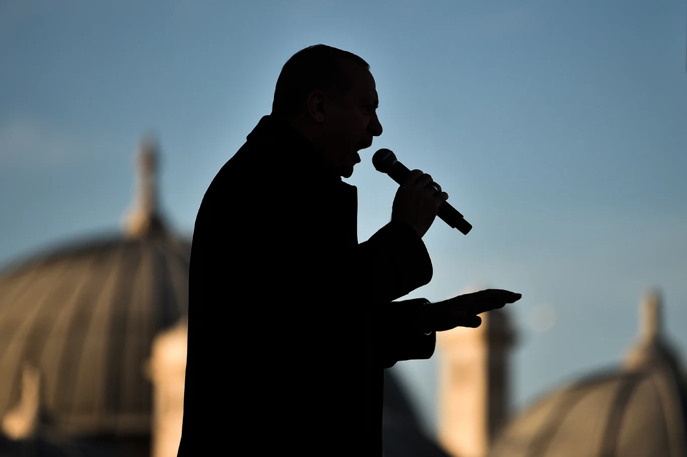 W Turcji Partia Sprawiedliwości i Rozwoju zatrudniła sześć tysięcy osób, by manipulować dyskusjami i odpierać zarzuty opozycji w mediach społecznościowych W Turcji Partia Sprawiedliwości i Rozwoju zatrudniła sześć tysięcy osób, by manipulować dyskusjami i odpierać zarzuty opozycji w mediach społecznościowych