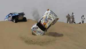 Hiszpańska załoga Cristina Gutierrez Herrero i Gabriel Moiset Ferrer zaliczyła kraksę, jadąc mitsubishi. 