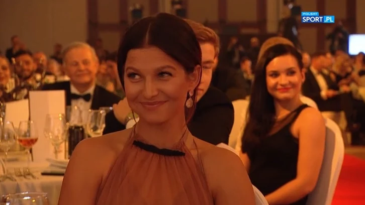 Gdy wspominano o Robercie Lewandowskim, realizator pokazywał jego żonę, Annę Gdy wspominano o Robercie Lewandowskim, realizator pokazywał jego żonę, Annę