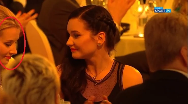 Aż do momentu, gdy z siedzenia obok niej podniosła się... Ewa Bilan-Stoch Aż do momentu, gdy z siedzenia obok niej podniosła się... Ewa Bilan-Stoch