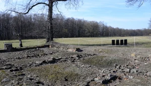 Do dziś zachowały się fundamenty budynku (fot. Muzeum Auschwitz)