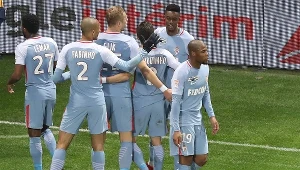 Piłkarze AS Monaco cieszą się z gola w meczu z OGC Nice