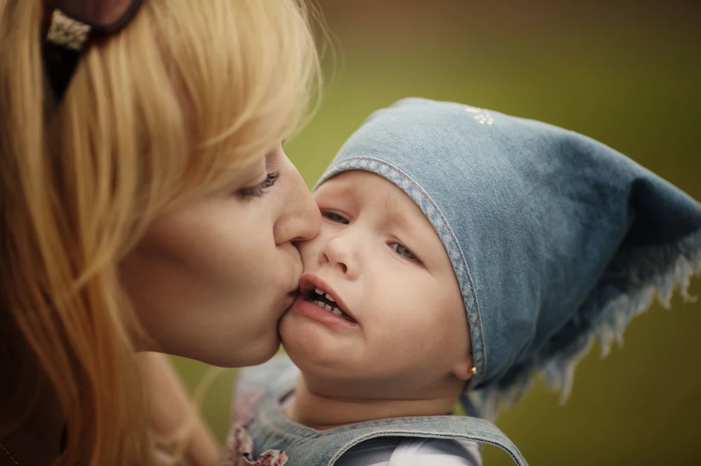 Okres kryzysu dziecka dwuletniego, mimo, że bardzo trudny dla dziecka i otoczenia, jest konieczny do rozwoju samodzielności Okres kryzysu dziecka dwuletniego, mimo, że bardzo trudny dla dziecka i otoczenia, jest konieczny do rozwoju samodzielności