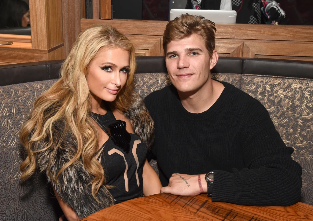 Paris Hilton i Chris Zylka Paris Hilton i Chris Zylka