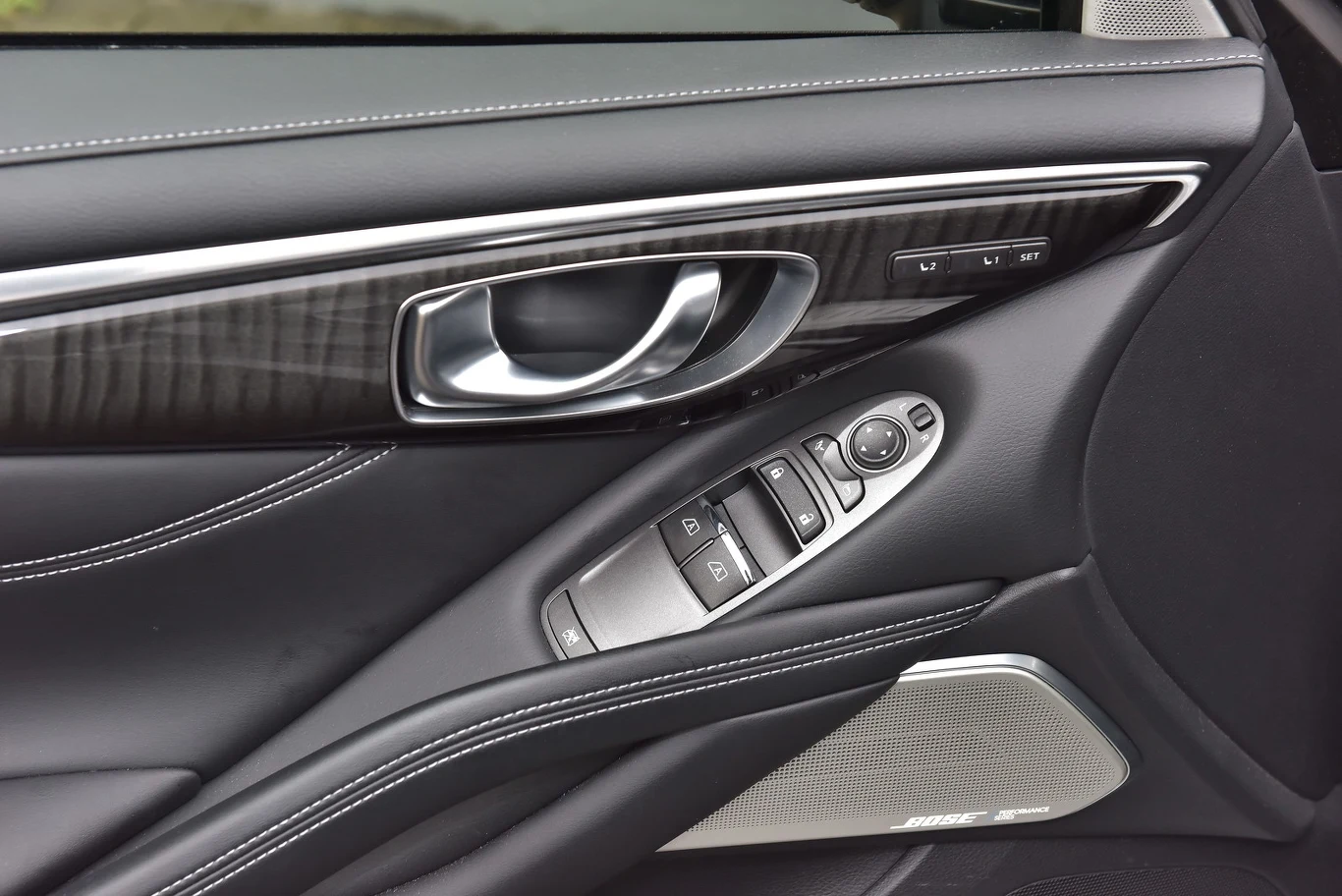 Infiniti Q60 2.0t Premium Tech