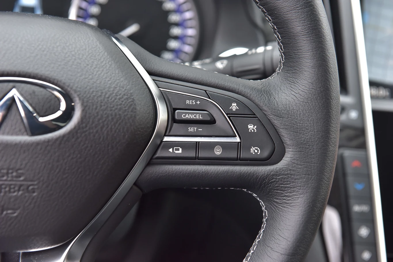 Infiniti Q60 2.0t Premium Tech