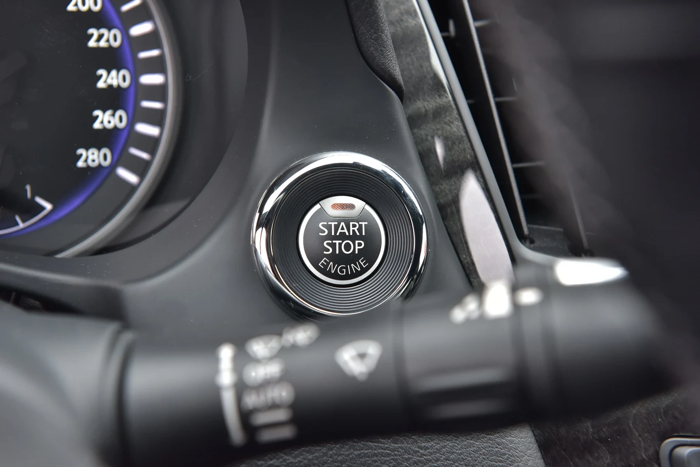 Infiniti Q60 2.0t Premium Tech