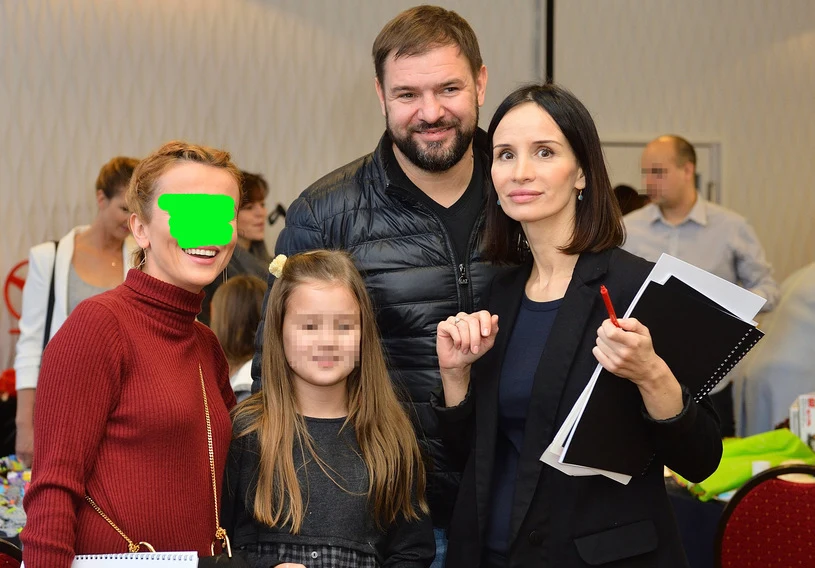 Viola Kołakowska i Tomek Karolak z córką i koleżanką Viola Kołakowska i Tomek Karolak z córką i koleżanką