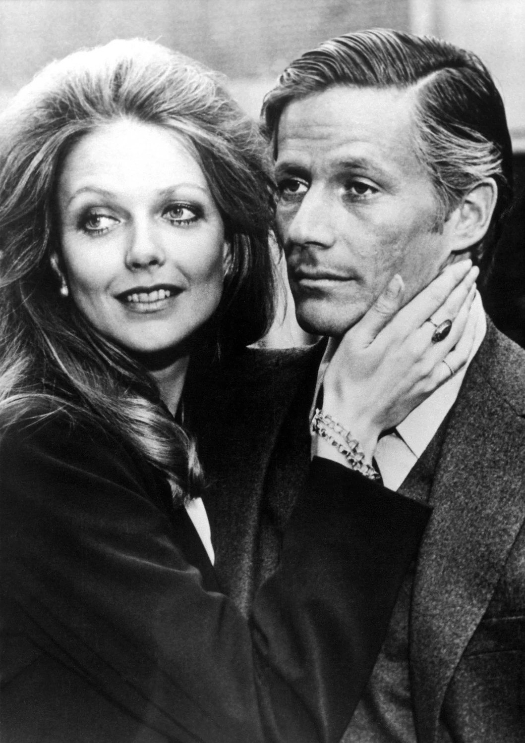 Susan Blakely i Peter Strauss w serialu "Pogoda dla bogaczy"