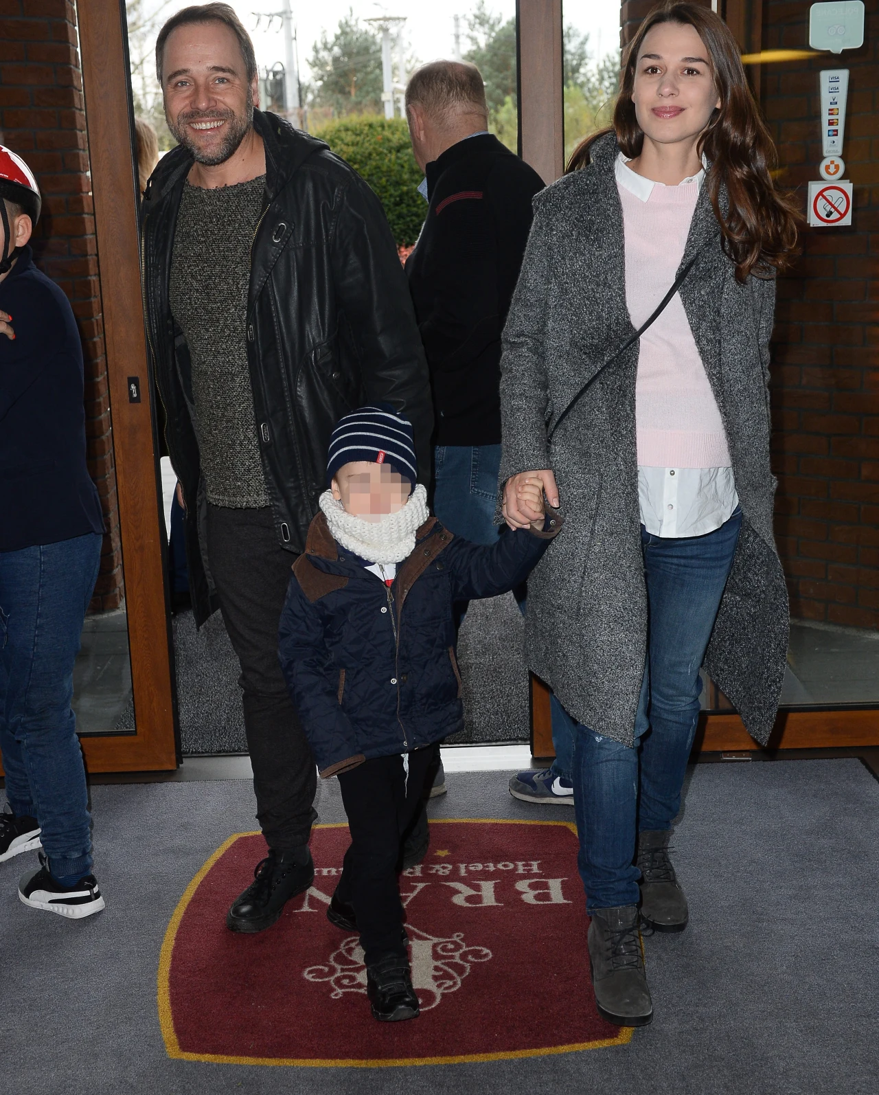 Łukasz Nowicki z żoną i jej synkiem