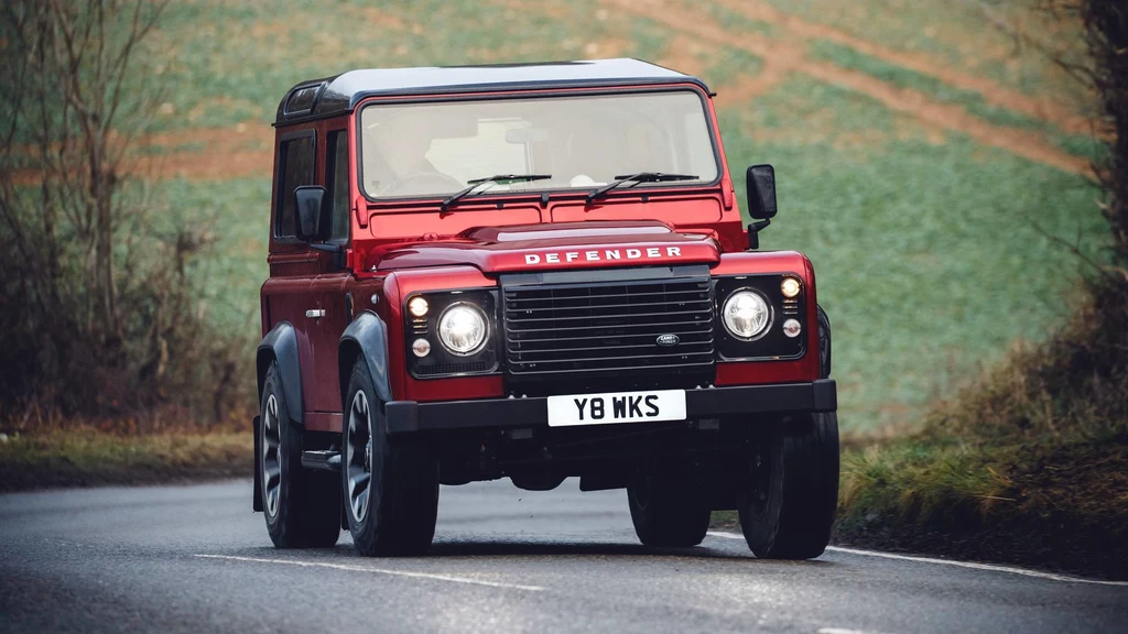 Land Rover Defender Works V8