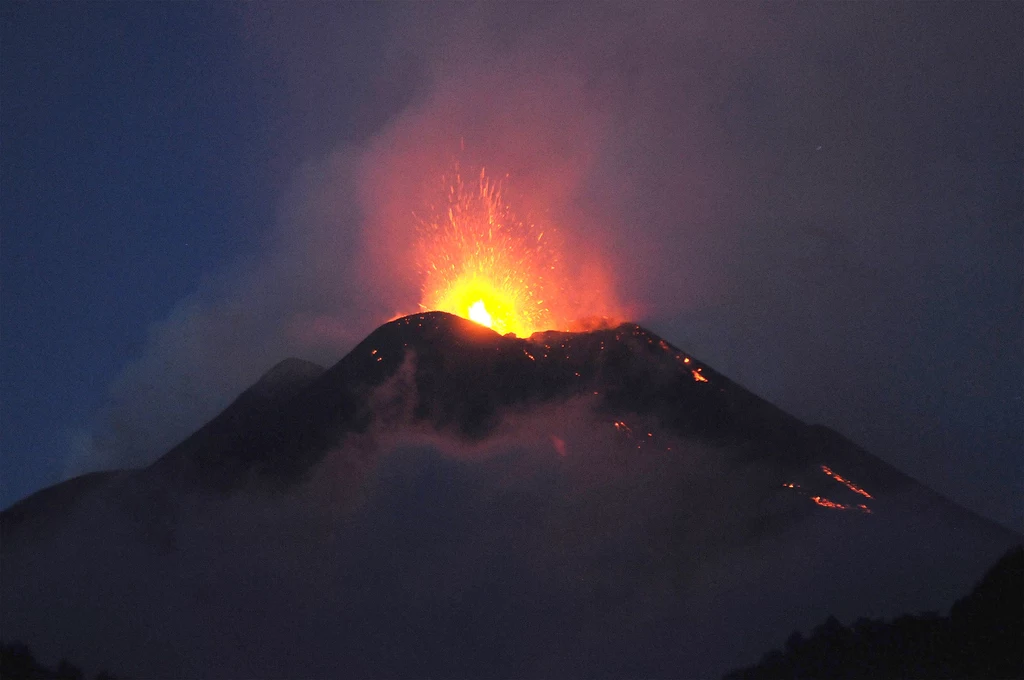 Etna zachowuje się inaczej niż inne wulkany