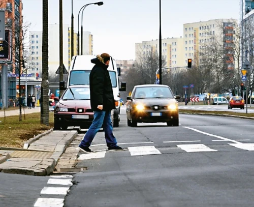 pasy zbyt blisko miejsc postojowych