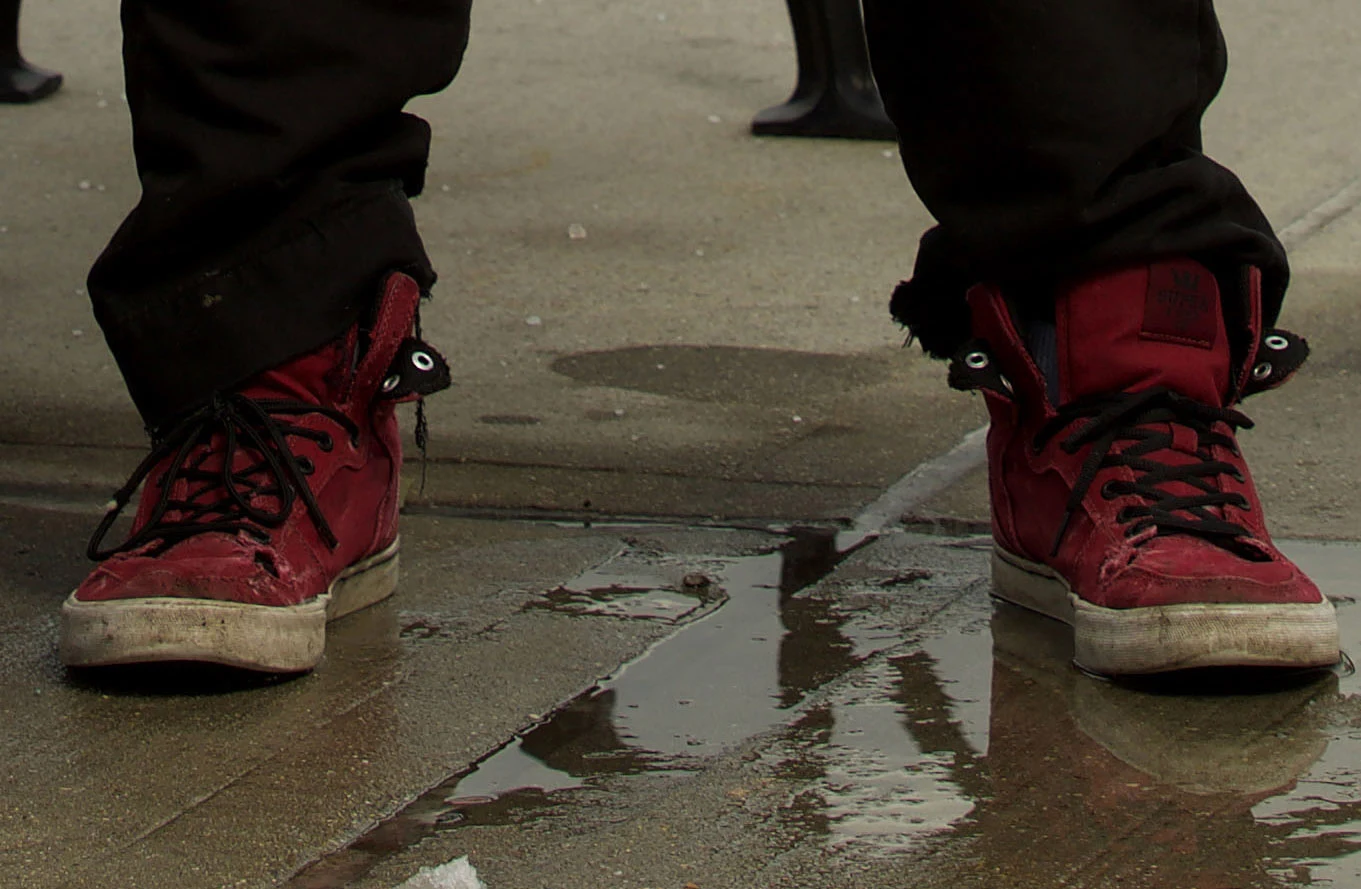 Syn gwiazdora chodzi w potarganych butach Syn gwiazdora chodzi w potarganych butach