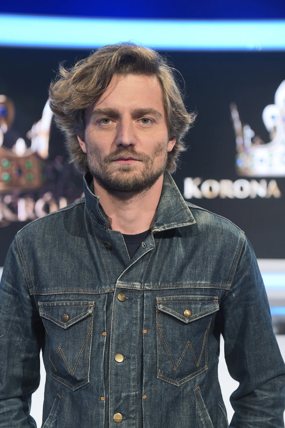 Aktor zapuścił włosy na potrzeby serialu Aktor zapuścił włosy na potrzeby serialu