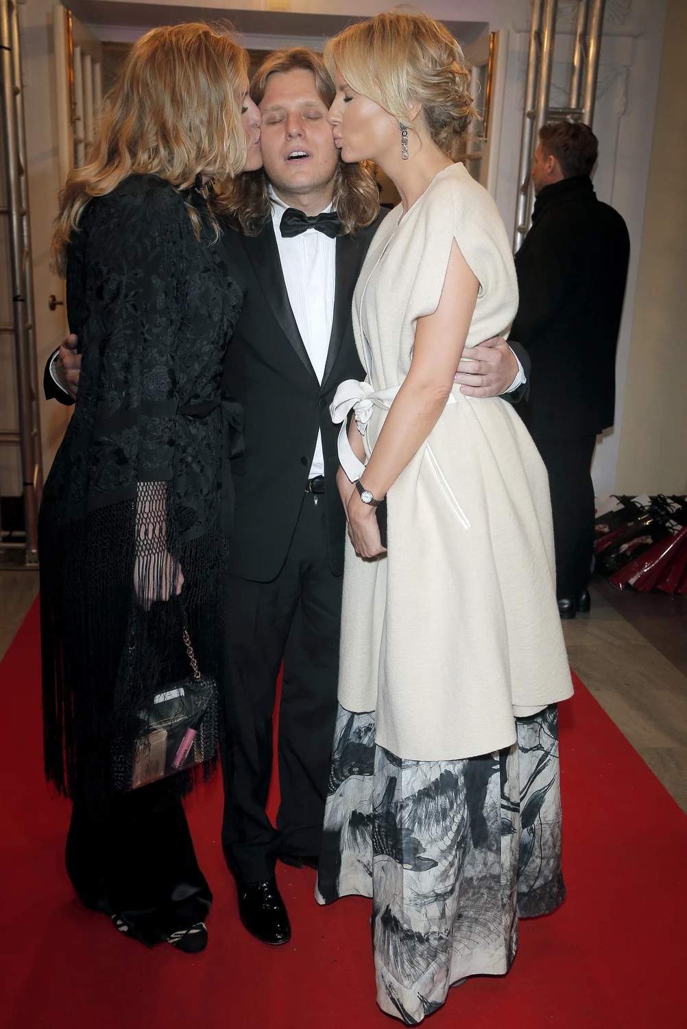 Agnieszka zaprzyjaźniła się z Julką i razem z Piotrem tworzą zgraną paczkę