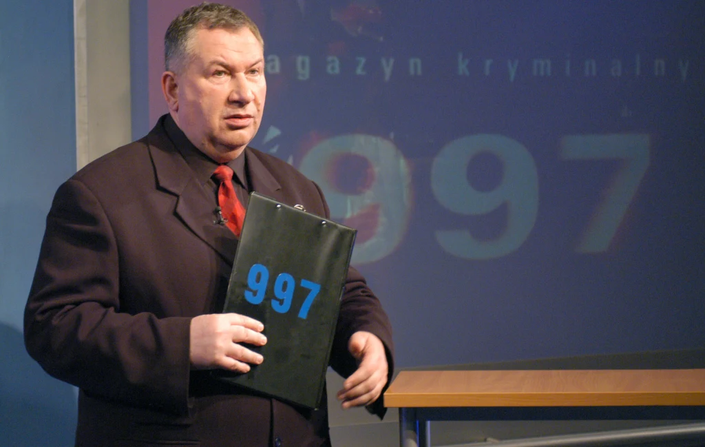 Michał Fajbusiewicz na planie "Magazynu kryminalnego 997", 2004 rok/TVP
