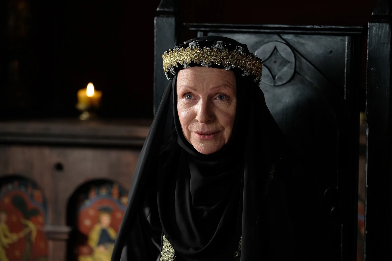 Halina Łabonarska obecnie jest gwiazdą nowego serialu TVP "Korona królów" Halina Łabonarska obecnie jest gwiazdą nowego serialu TVP "Korona królów"