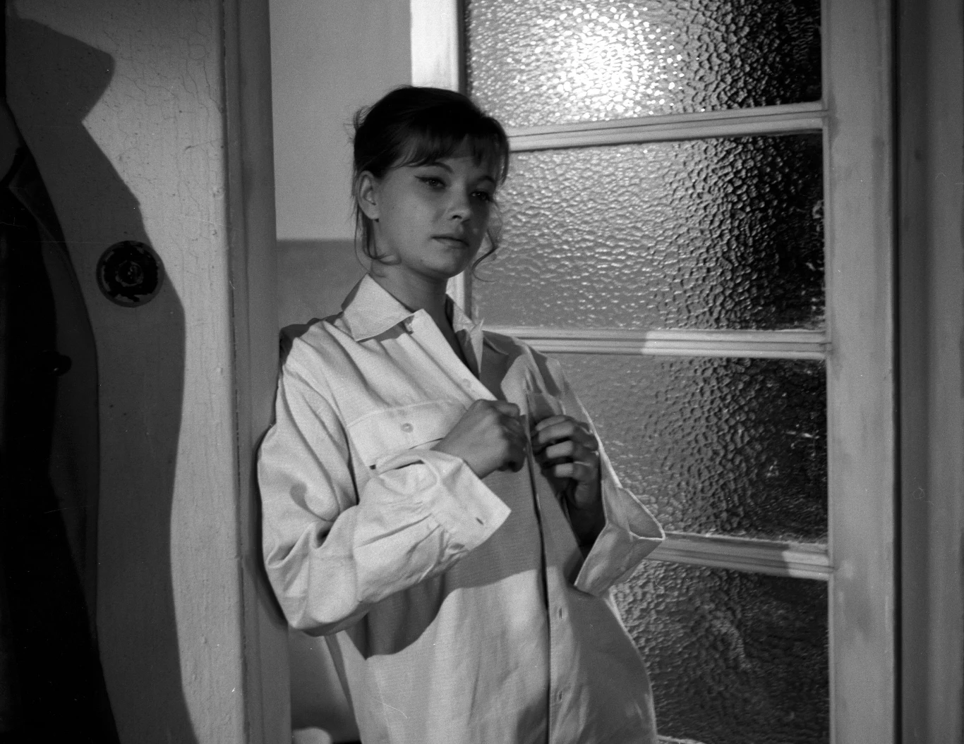 Winnicką oglądaliśmy następnie w "Sposobie bycia" (1965) Jana Rybkowskiego, na planie którego towarzyszył jej Andrzej Łapicki. Kolejne filmy nie odnosiły jednak tak dużych sukcesów, jak te w których grała na początku kariery. Także w życiu prywatnym aktorki przestało się układać. W 1970 r. Kawalerowicz kręcił nad Morzem Śródziemnym "Maddalenę" z Włoszką Lisą Gastoni w roli głównej. W ręce Winnickiej wpadło czasopismo, w którym Gastoni zwierzała się z miłości do polskiego reżysera i planów wspólnego z nim zamieszkania. Niedługo później Kawalerowiczowie się rozwiedli, ale pozostali przyjaciółmi. On ożenił się po raz trzeci, ona już nigdy nie wyszła za mąż.