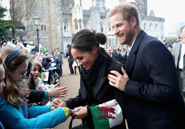 Meghan Markle i książę Harry podczas wizyty w Cardiff