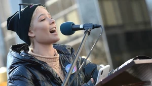 Halsey podczas swojego wystąpienia na Marszu Kobiet