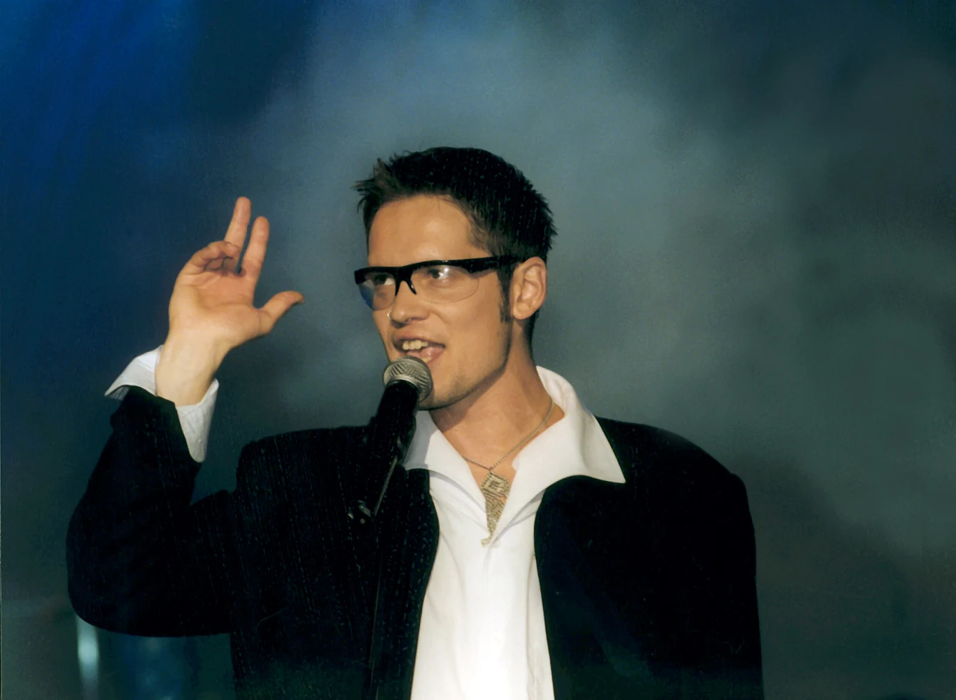 W 1986 roku Antkowiak brał udział w Festiwalu Piosenki Dziecięcej w Koninie. Otrzymał tam zarówno nagrodę od dziecięcego, jak i od dorosłego jury. W połowie lat 80. występował w programie telewizyjnym Jacka Cygana "Dyskoteka pana Jacka". 