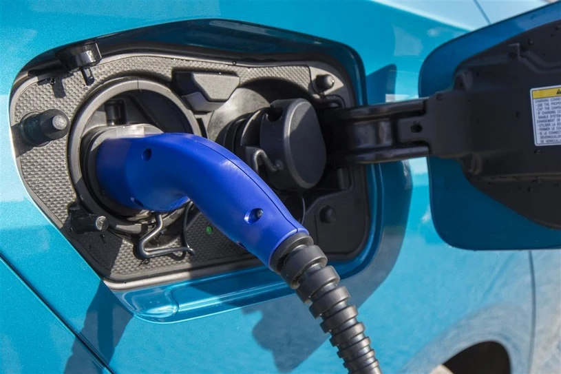 Komisja Europejska zaproponowała wprowadzenie stałych ceł na samochody elektryczne z Chin Komisja Europejska zaproponowała wprowadzenie stałych ceł na samochody elektryczne z Chin