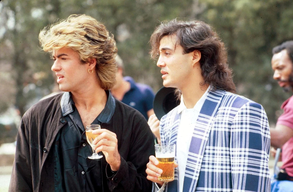 George Michael i Andrew Ridgeley podczas trasy Wham! w Chinach w 1985 r.