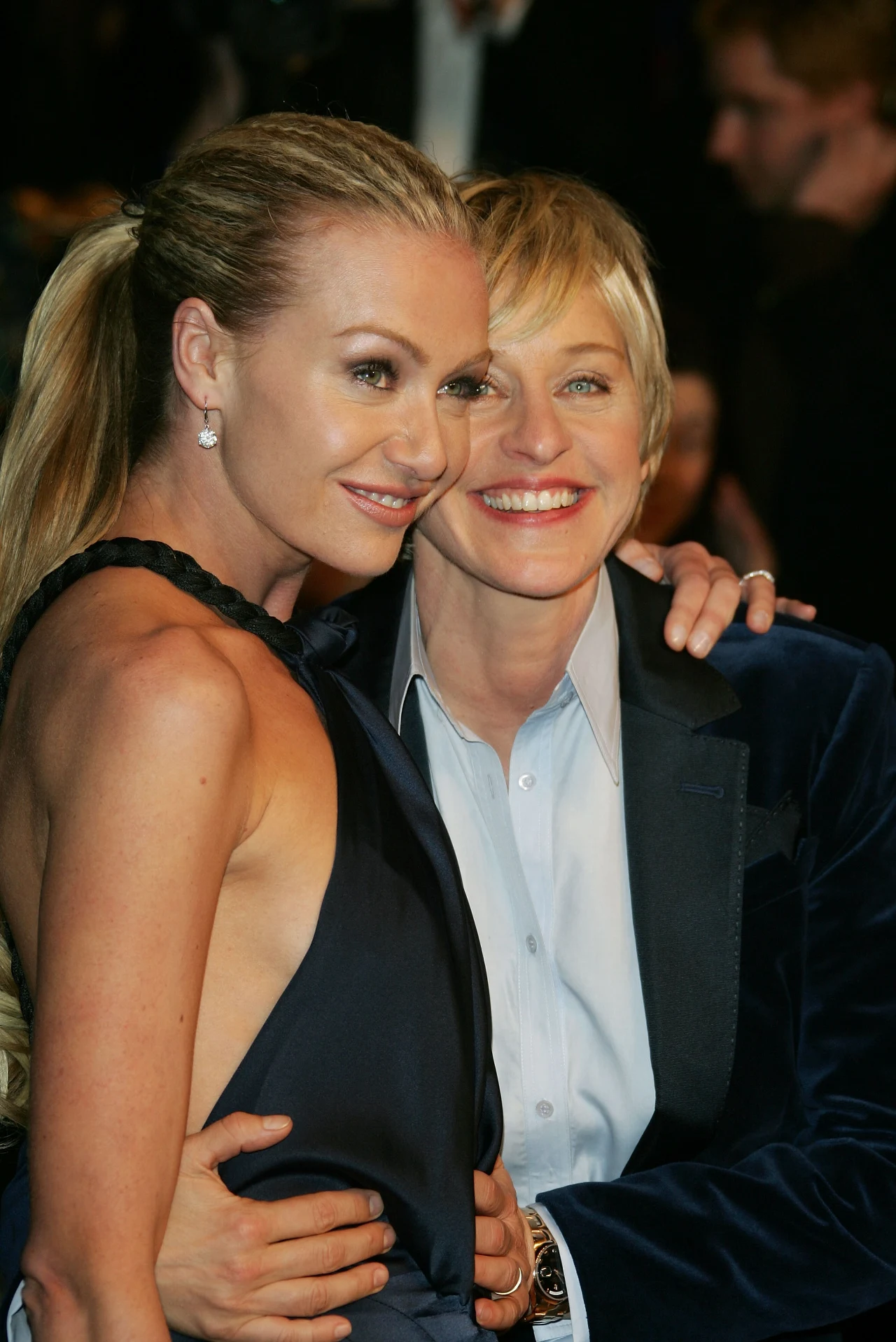 O tym, że jest lesbijką, Degeneres opowiedziała po raz pierwszy w 1997 roku w programie "The Oprah Winfrey Show". Jej bohaterka w serialu "Ellen" również jest lesbijką (życiowe problemy konsultowała z psychoterapeutką, graną przez... Oprah Winfrey) - Degeneres była pierwszą lesbijską aktorką w historii amerykańskiej telewizji, która na ekranie wcieliła się w osobę o homoerotycznych skłonnościach.

W 2008 roku Degeneres poślubiła wieloletnią partnerkę, aktorkę Portię De Rossi, z którą do dziś tworzy szczęśliwy związek.