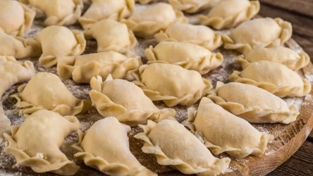 Jak zrobić farsz z kurek do pierogów? Wypróbuj babciny przepis.