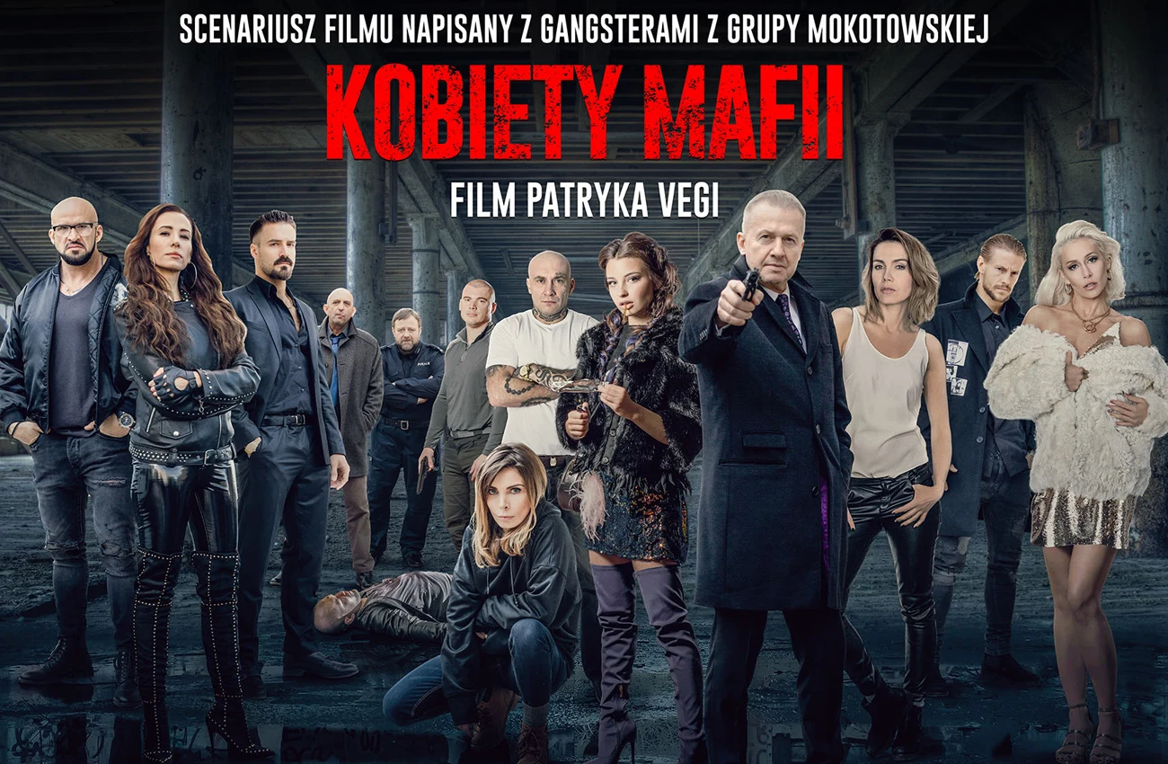 Plakat zapowiadajacy film "Kobiety mafii". Olaf Lubaszenko w produkcji Patryka Vegi gra komendanta policji