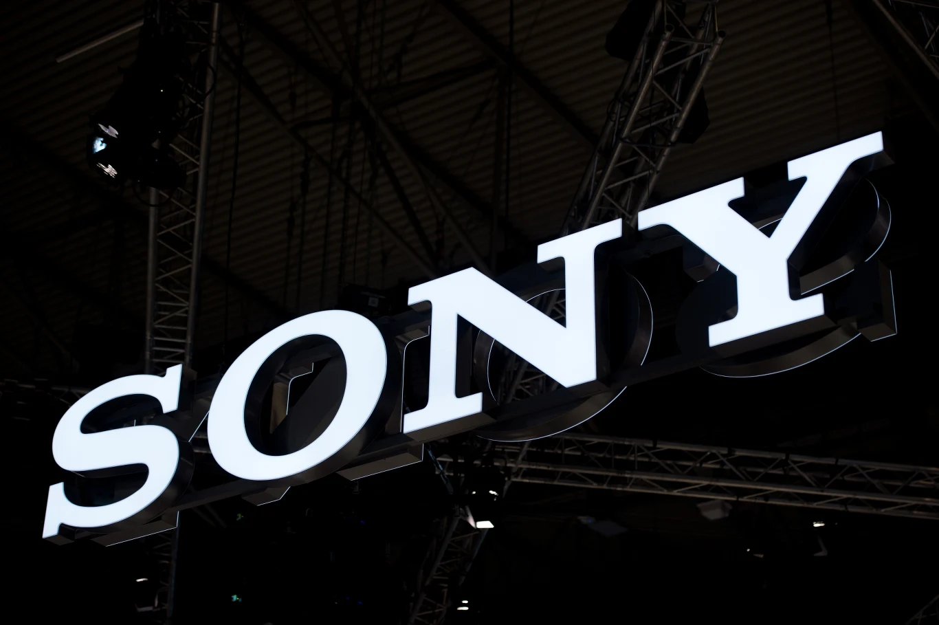 Smartfon Sony z wieloma aparatami na renderze Smartfon Sony z wieloma aparatami na renderze