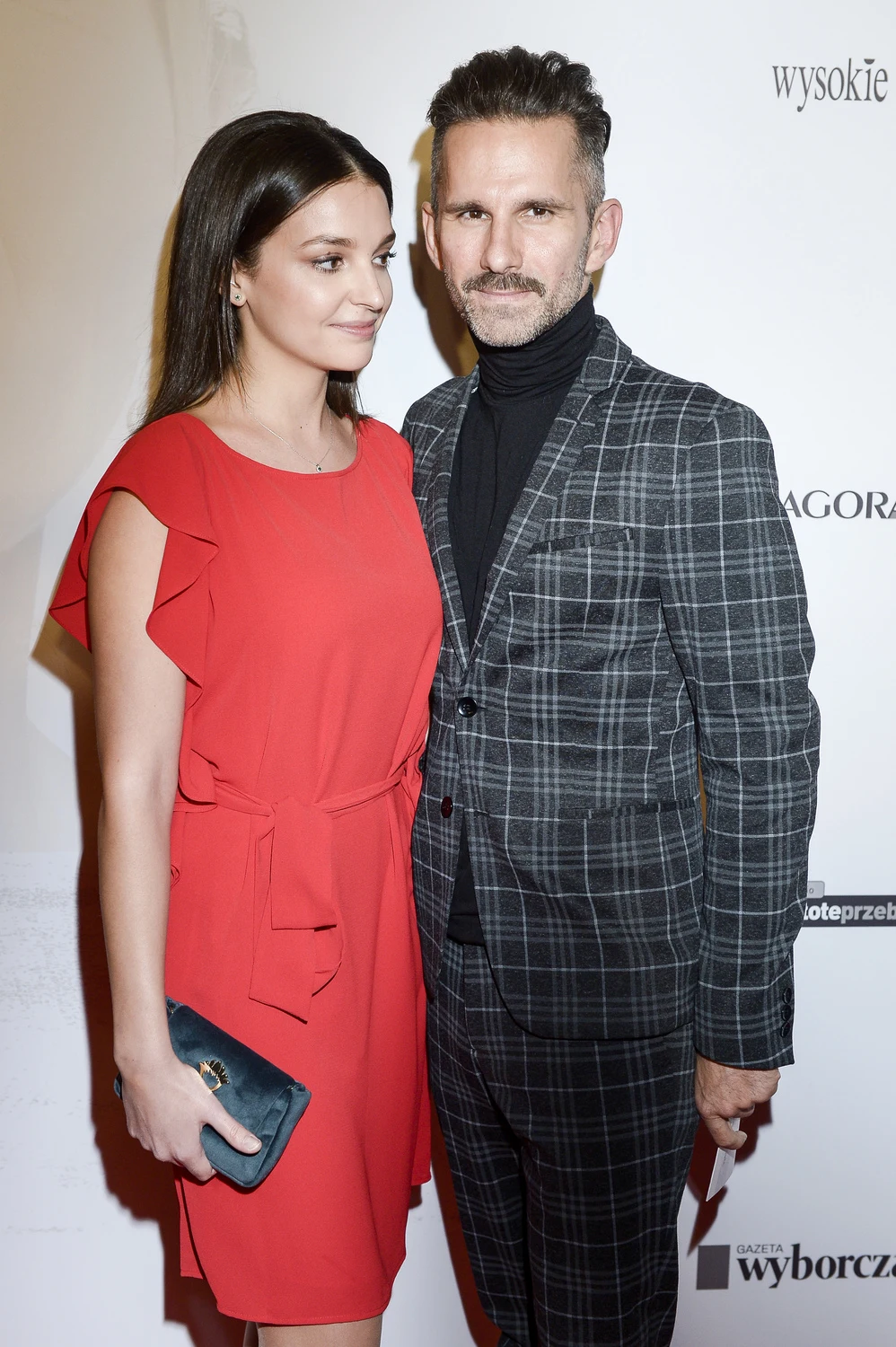 Para chętnie pozowała razem do zdjęć Para chętnie pozowała razem do zdjęć