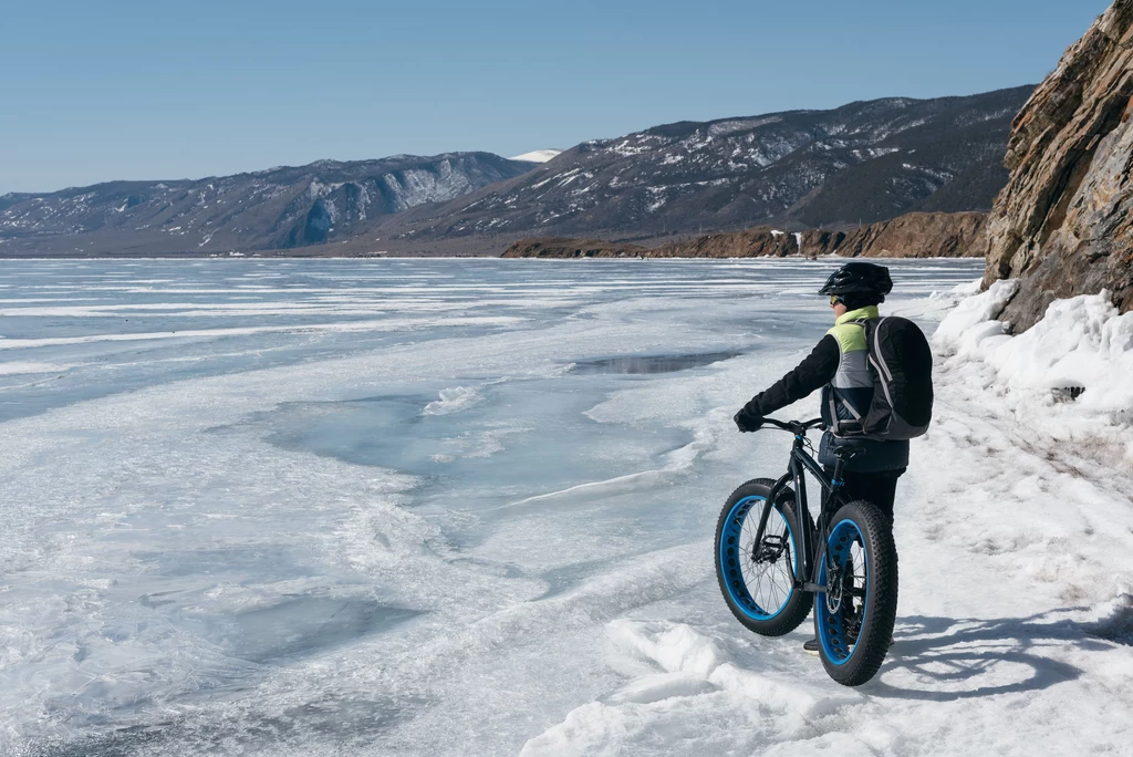 Pomysł na rowery terenowe typu "fatbike" do jazdy w warunkach zimowych rozwinął się na Alasce w latach 80 XX w.