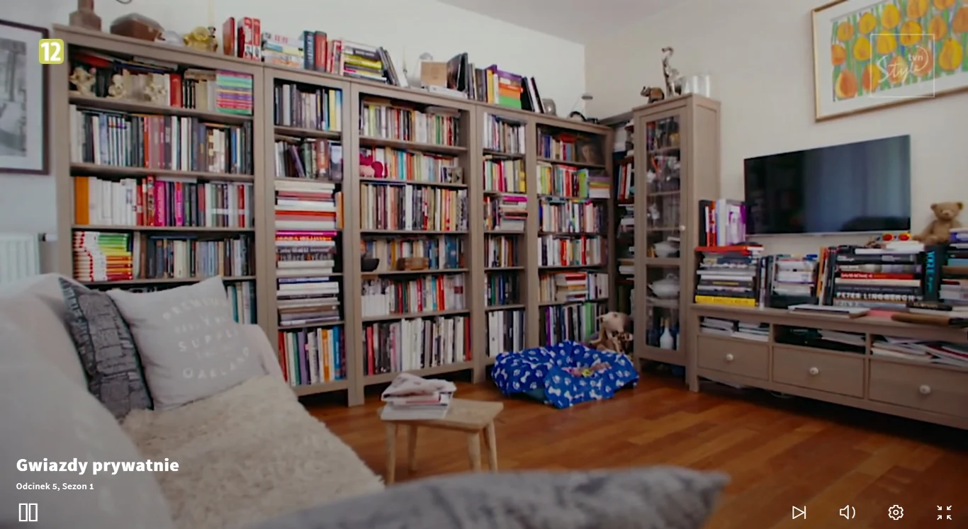 Kolekcja książek zrobiła na Uli duże wrażenie! (Screen: player.pl) Kolekcja książek zrobiła na Uli duże wrażenie! (Screen: player.pl)