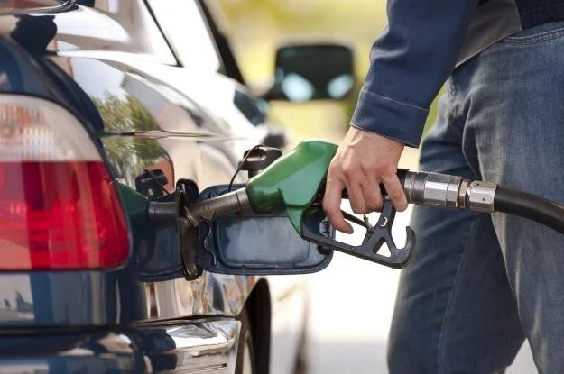 Sprawdzony sposób mechaników na tankowanie paliwa. Wykorzystaj metodę "do pierwszego" Sprawdzony sposób mechaników na tankowanie paliwa. Wykorzystaj metodę "do pierwszego"