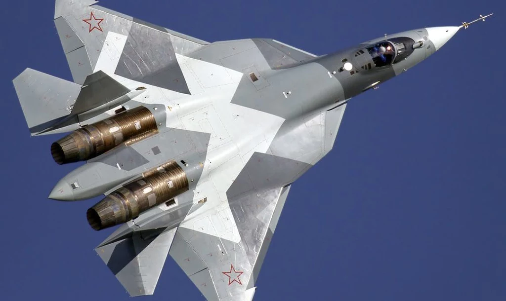 SU-57 - prezentacja na targach lotniczych w 2011 roku. Fot. Dmitrij Zherdin