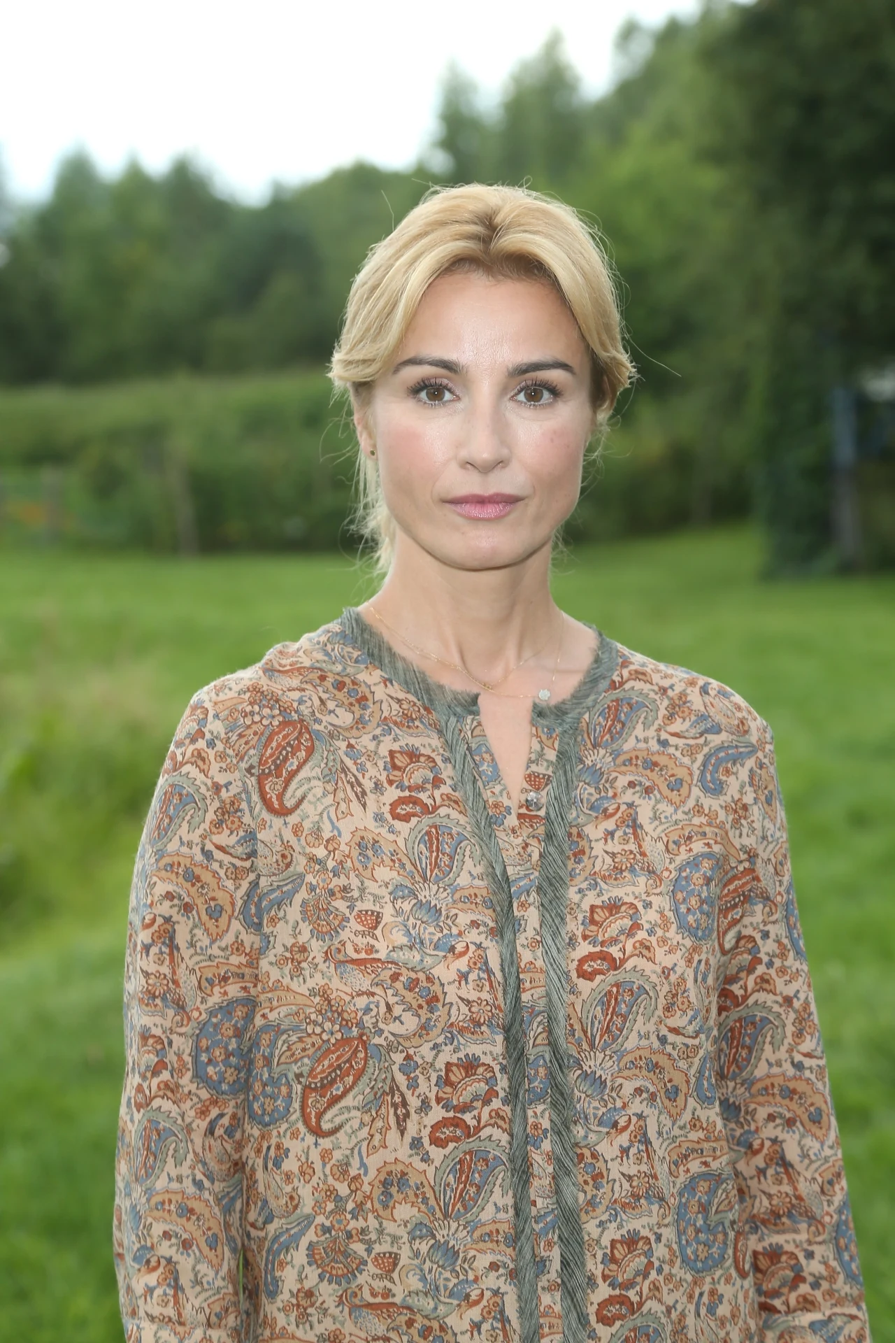 Joanna Brodzik na planie "Pensjonatu nad rozlewiskiem" Joanna Brodzik na planie "Pensjonatu nad rozlewiskiem"