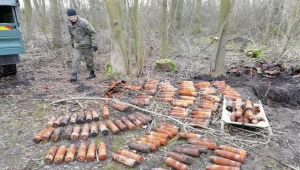 Rakiety znalezione w 41 skrzyniach (fot. dolnośląska policja)