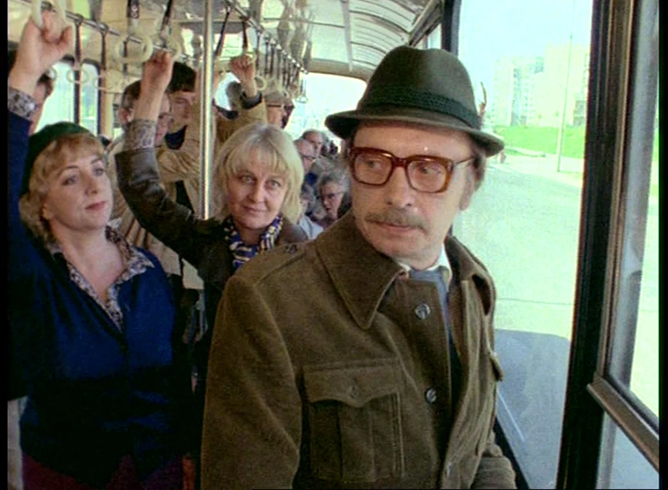 W kolejnych latach Wojciech Pokora pojawił się, również u Barei, m.in. w "Nie ma róży bez ognia" (1974), "Brunecie wieczorową porą" (1976), kultowym "Misiu" (1980), oraz w serialu "Alternatywy 4" (1983).