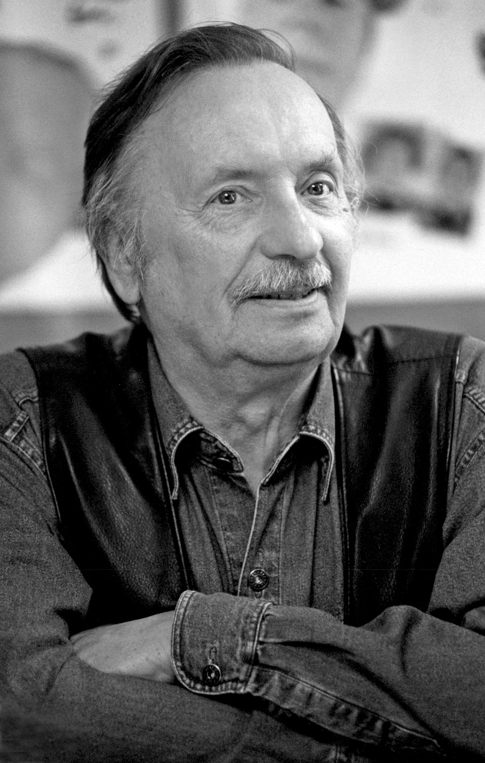 Wojciech Pokora, wybitny aktor filmowy i teatralny, nie żyje. Artysta zmarł w niedzielę, 4 lutego 2018 roku. Miał 83 lata.
"Nie wyobrażam sobie, że Wojtka już nie będzie" - powiedziała Olga Lipińska, z którą aktor przez wiele lat współpracował przy jej telewizyjnym kabarecie.
Przypomnijmy najsłynniejsze ekranowe wcielenia Wojciecha Pokory.