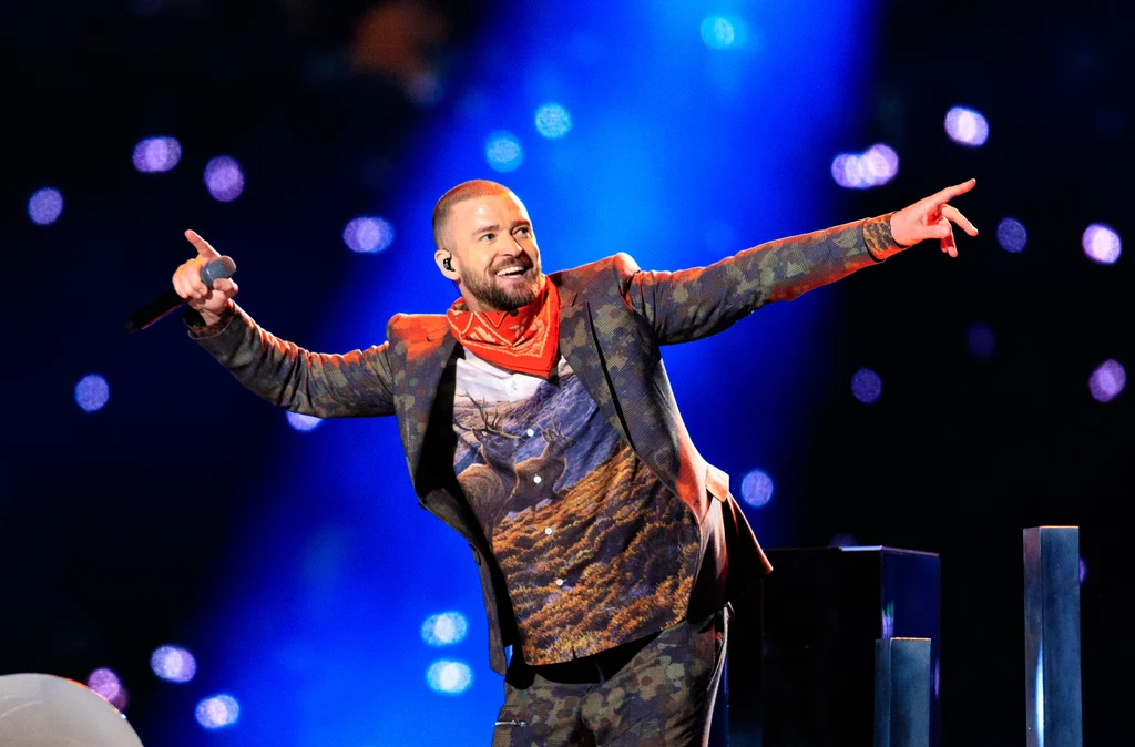 Justin Timberlake podczas przerwy meczu Super Bowl