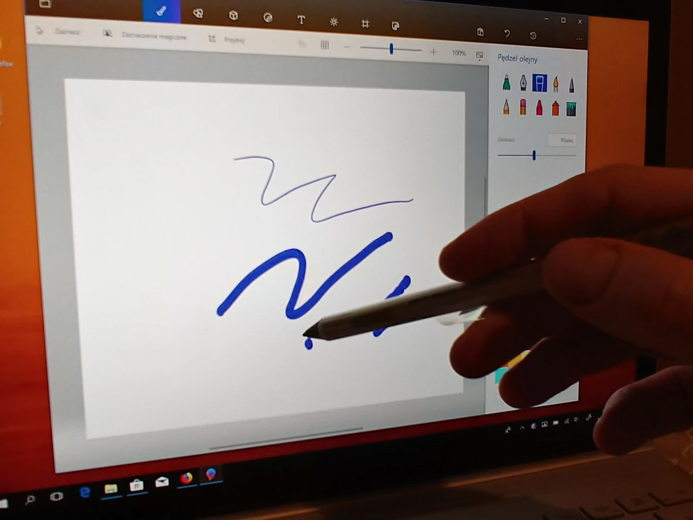 Microsoft Surface Book 2, sesja zdjęciowa z naszych testów. Fotografie zostały wykonane przy pomocy smartfonu LG V30 Microsoft Surface Book 2, sesja zdjęciowa z naszych testów. Fotografie zostały wykonane przy pomocy smartfonu LG V30