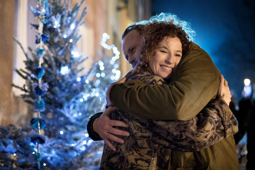 Julia Wyszyńska i Leszek Lichota w scenie z filmu "Miłość jest wszystkim"