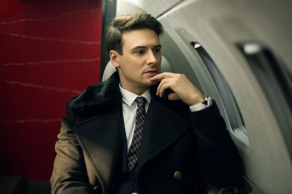 Mateusz Damięcki w scenie z filmu "Miłość jest wszystkim"