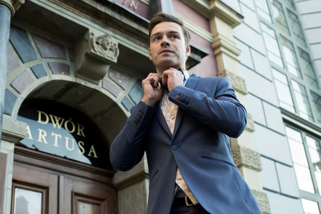 Marcin Korcz w scenie z filmu "Miłość jest wszystkim"