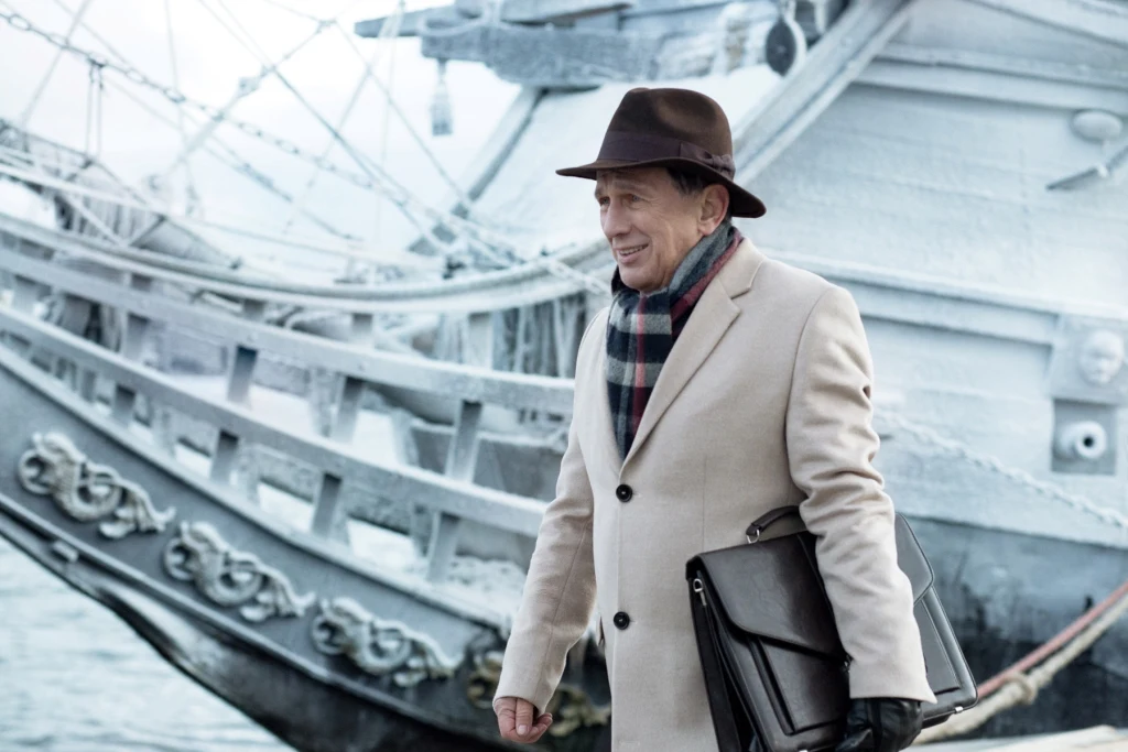 Jan Englert w scenie z filmu "Miłość jest wszystkim"