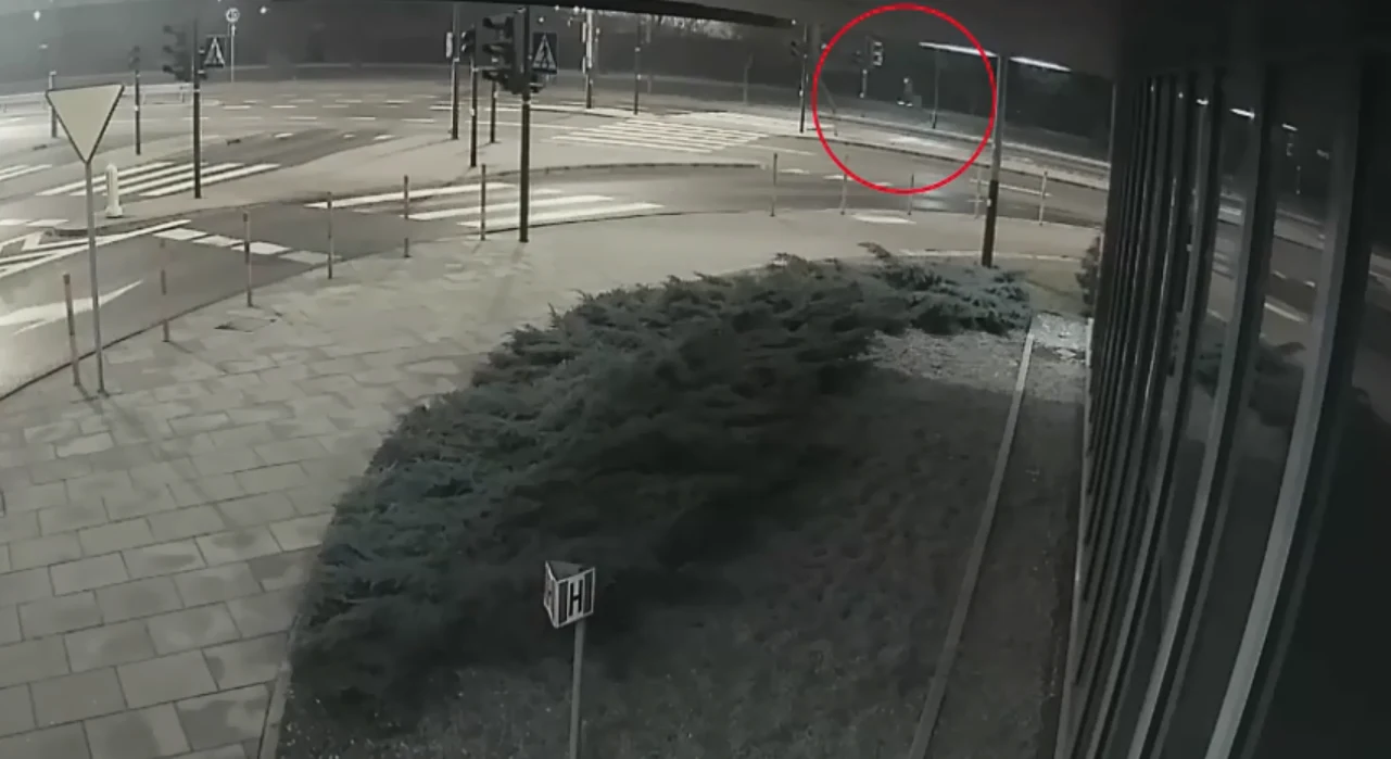 Nowe nagrania z monitoringu, udostępnione przez policję Nowe nagrania z monitoringu, udostępnione przez policję